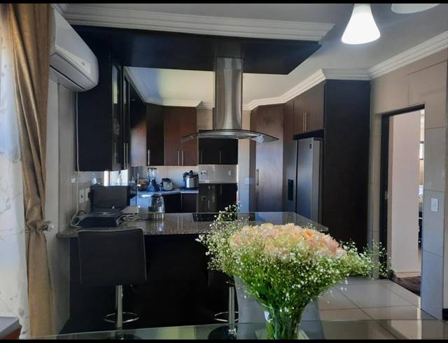 3 BEDROOM TOWNHOUSE FOR SALE IN VANDERBIJLPARK SW 5